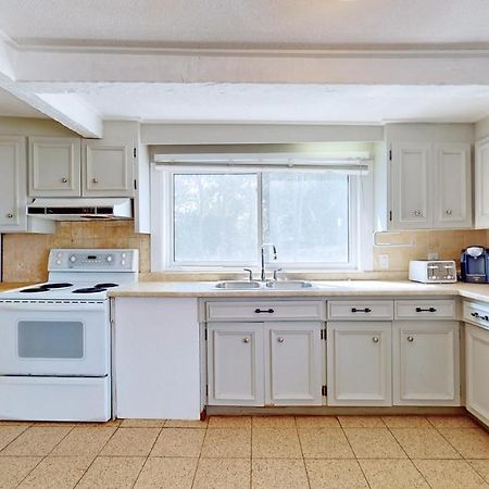 Main Beach River Retreat - Wasaga Beach 1 - Main Strip - 95 Mosley St Bagian luar foto