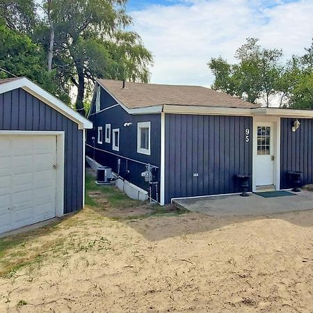 Main Beach River Retreat - Wasaga Beach 1 - Main Strip - 95 Mosley St Bagian luar foto