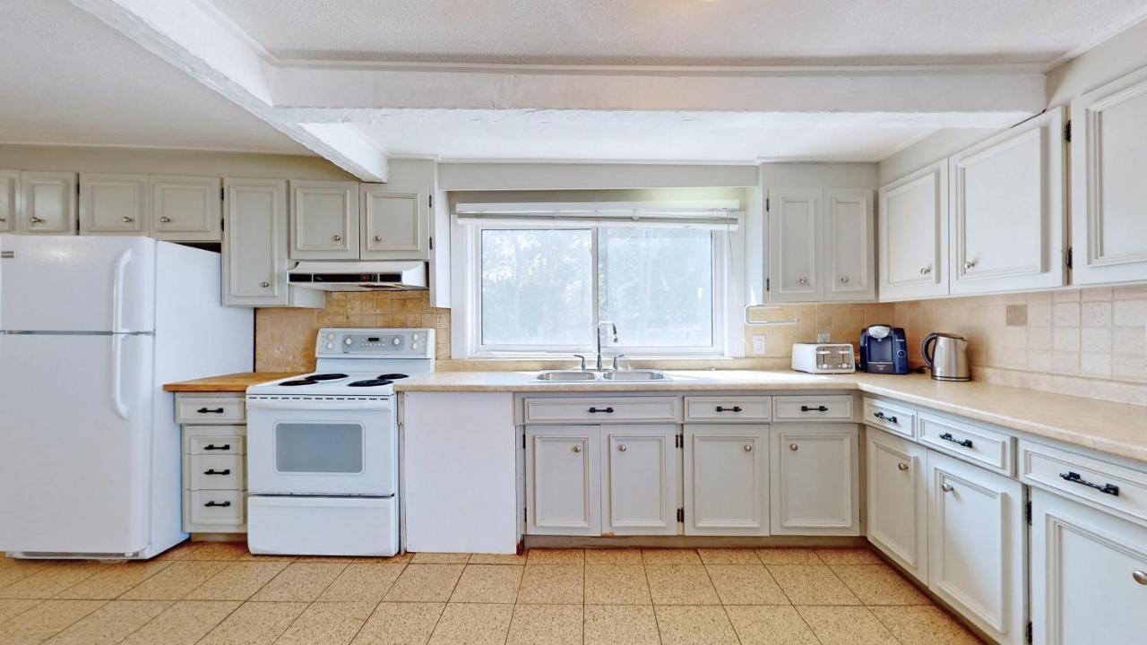 Main Beach River Retreat - Wasaga Beach 1 - Main Strip - 95 Mosley St Bagian luar foto