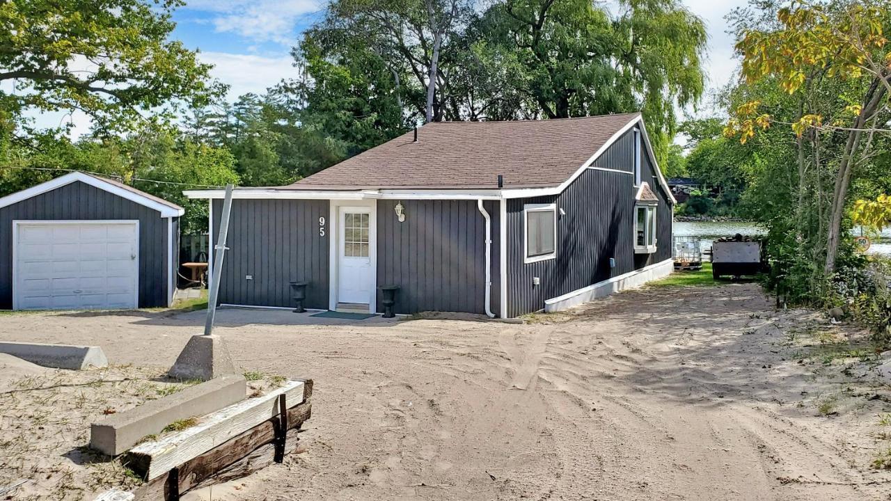 Main Beach River Retreat - Wasaga Beach 1 - Main Strip - 95 Mosley St Bagian luar foto