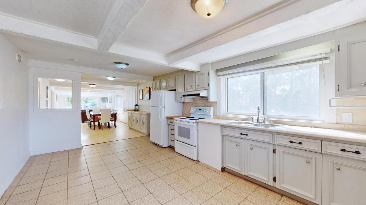 Main Beach River Retreat - Wasaga Beach 1 - Main Strip - 95 Mosley St Bagian luar foto