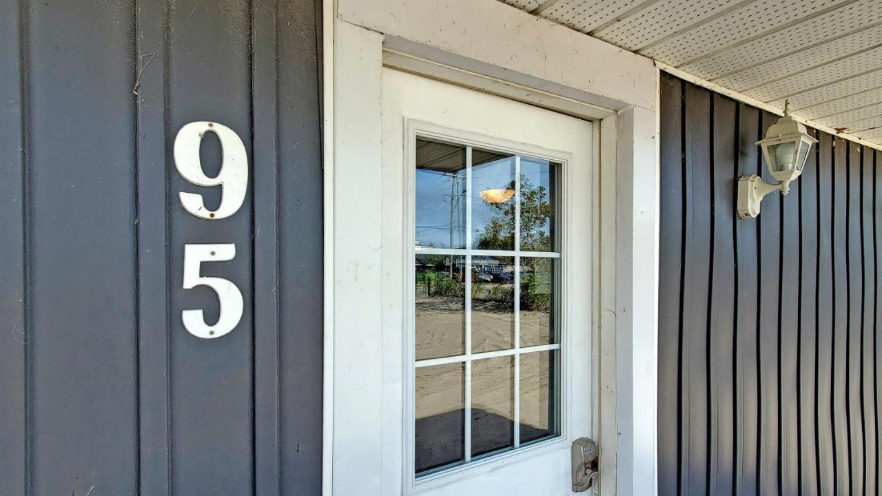Main Beach River Retreat - Wasaga Beach 1 - Main Strip - 95 Mosley St Bagian luar foto