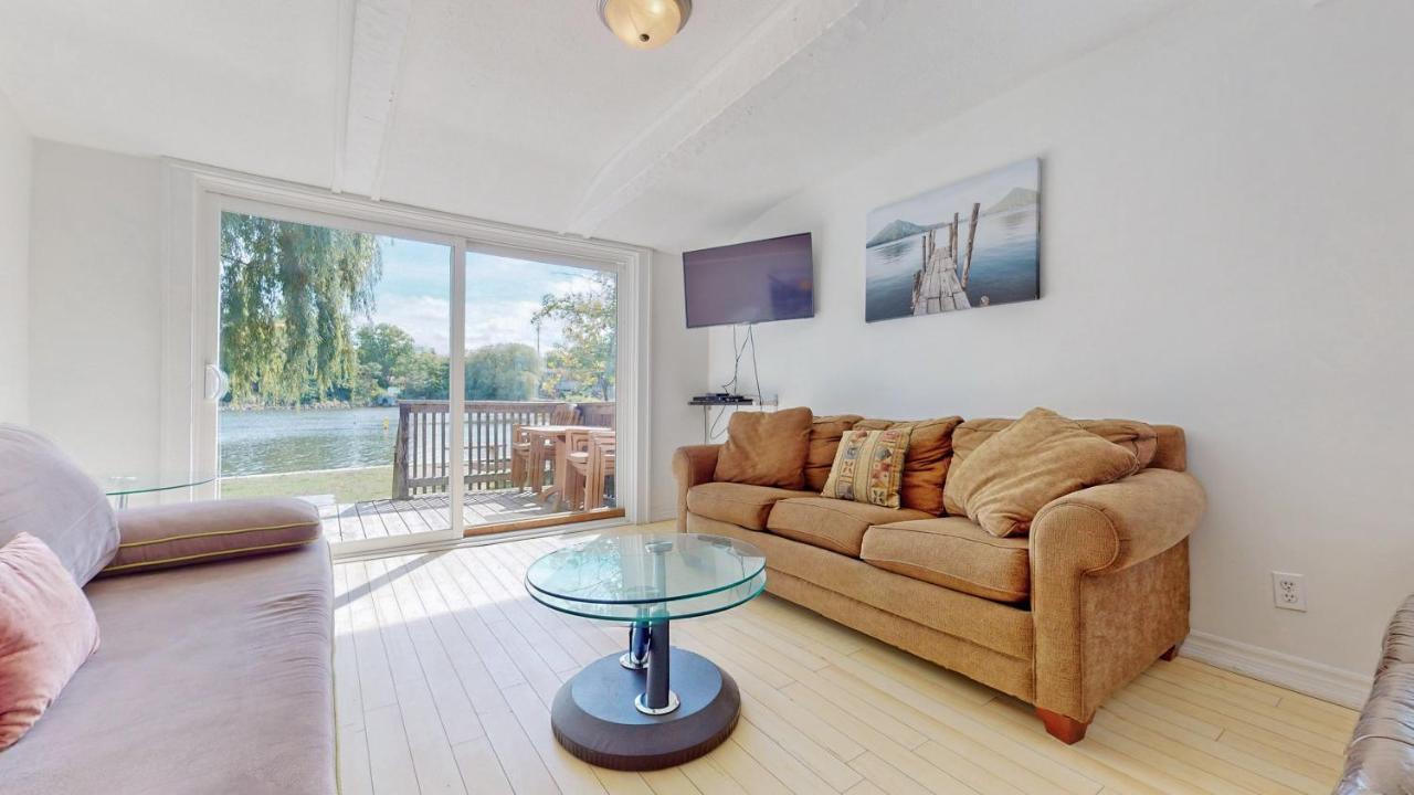 Main Beach River Retreat - Wasaga Beach 1 - Main Strip - 95 Mosley St Bagian luar foto
