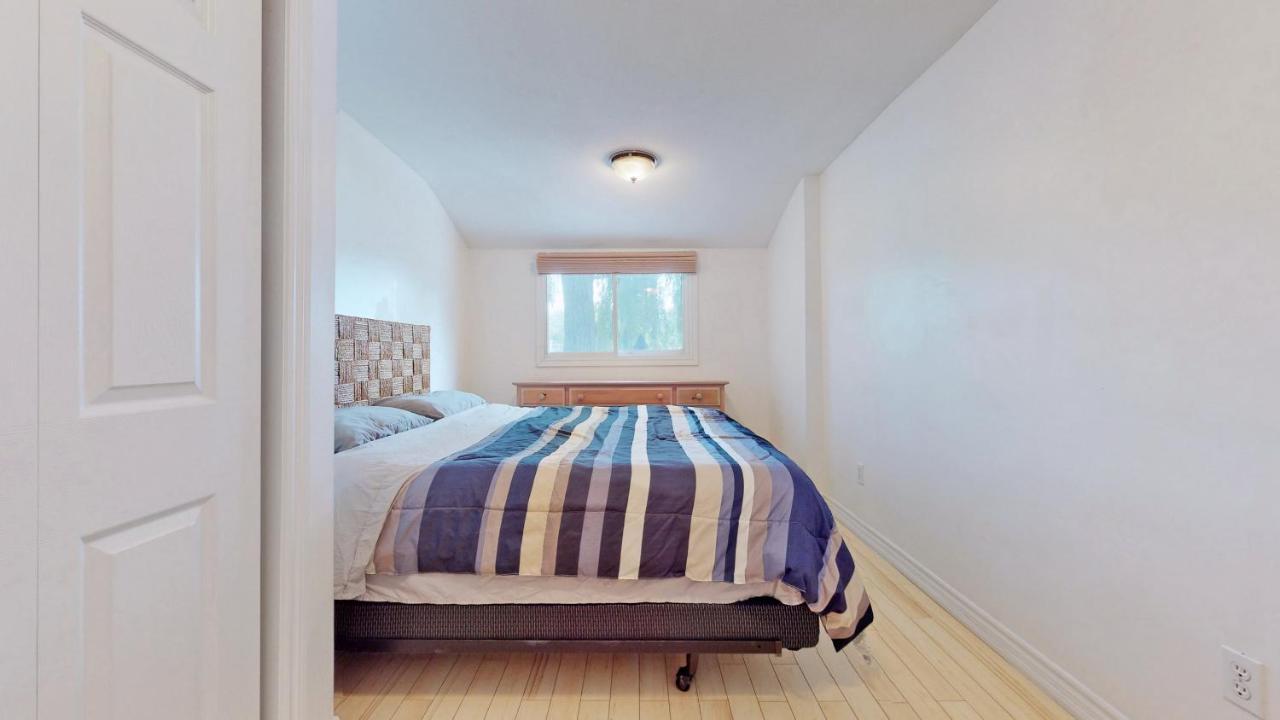 Main Beach River Retreat - Wasaga Beach 1 - Main Strip - 95 Mosley St Bagian luar foto