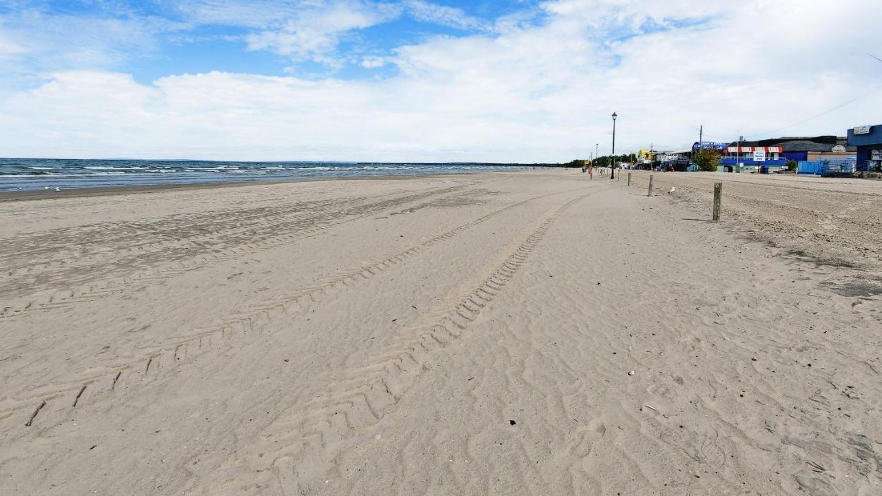 Main Beach River Retreat - Wasaga Beach 1 - Main Strip - 95 Mosley St Bagian luar foto