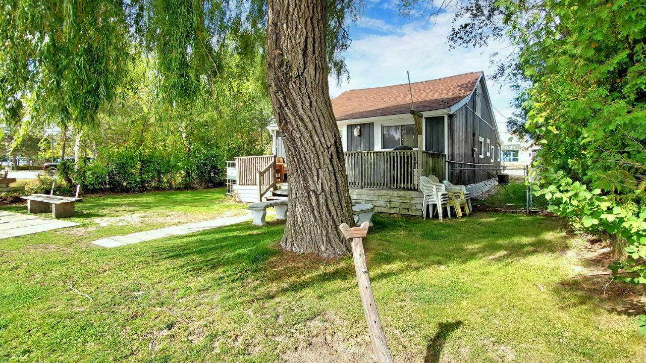 Main Beach River Retreat - Wasaga Beach 1 - Main Strip - 95 Mosley St Bagian luar foto